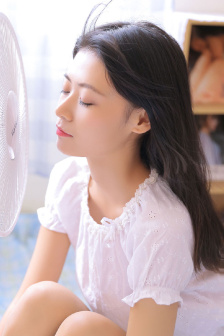 鬓边不是海棠红